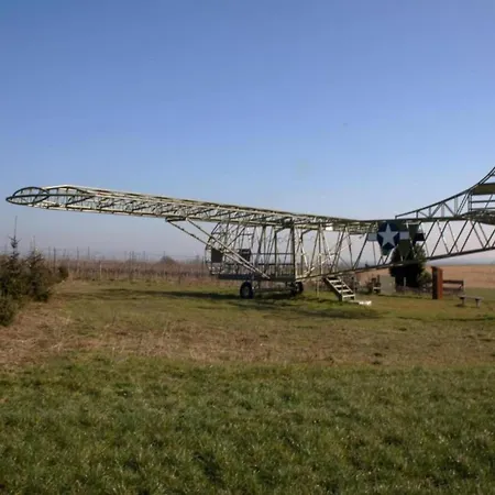 In Near Mookerheide, Cleaning Included *